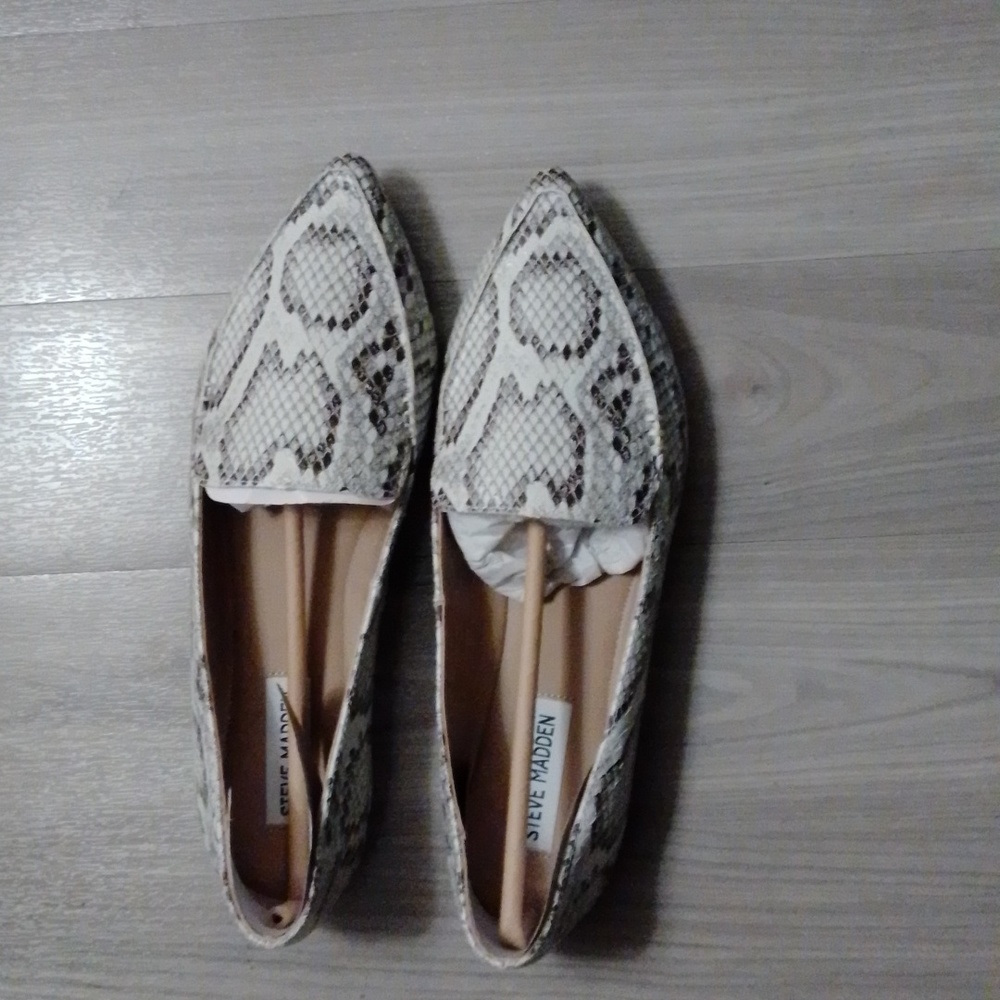 STEVE MADDEN WOMEN'S SNAKE LOAFERS